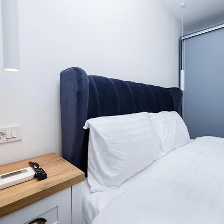 Modern - Subway Apartment