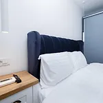 Modern - Subway 公寓